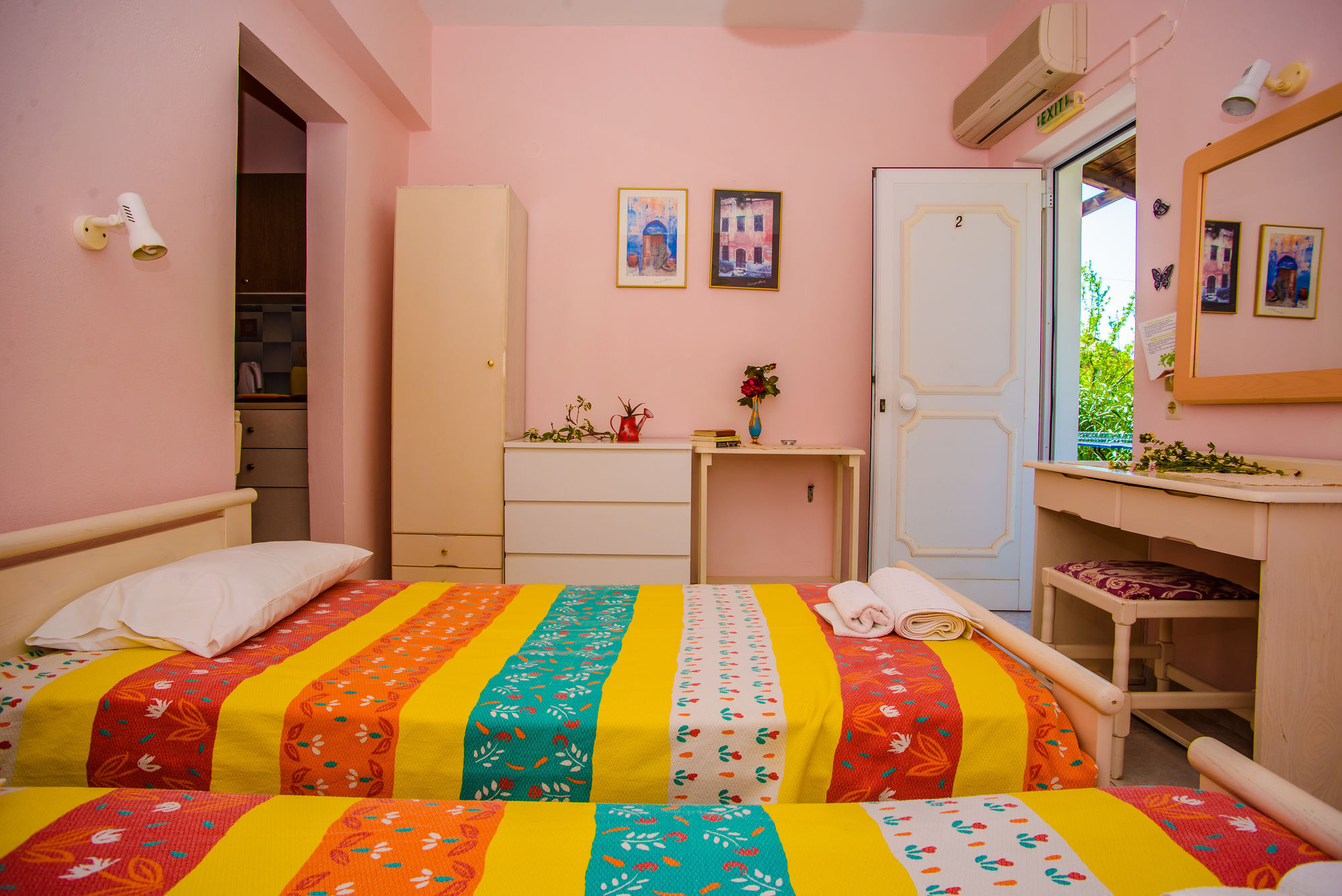 Aloni Studios And Apartments ลาสซี ภายนอก รูปภาพ